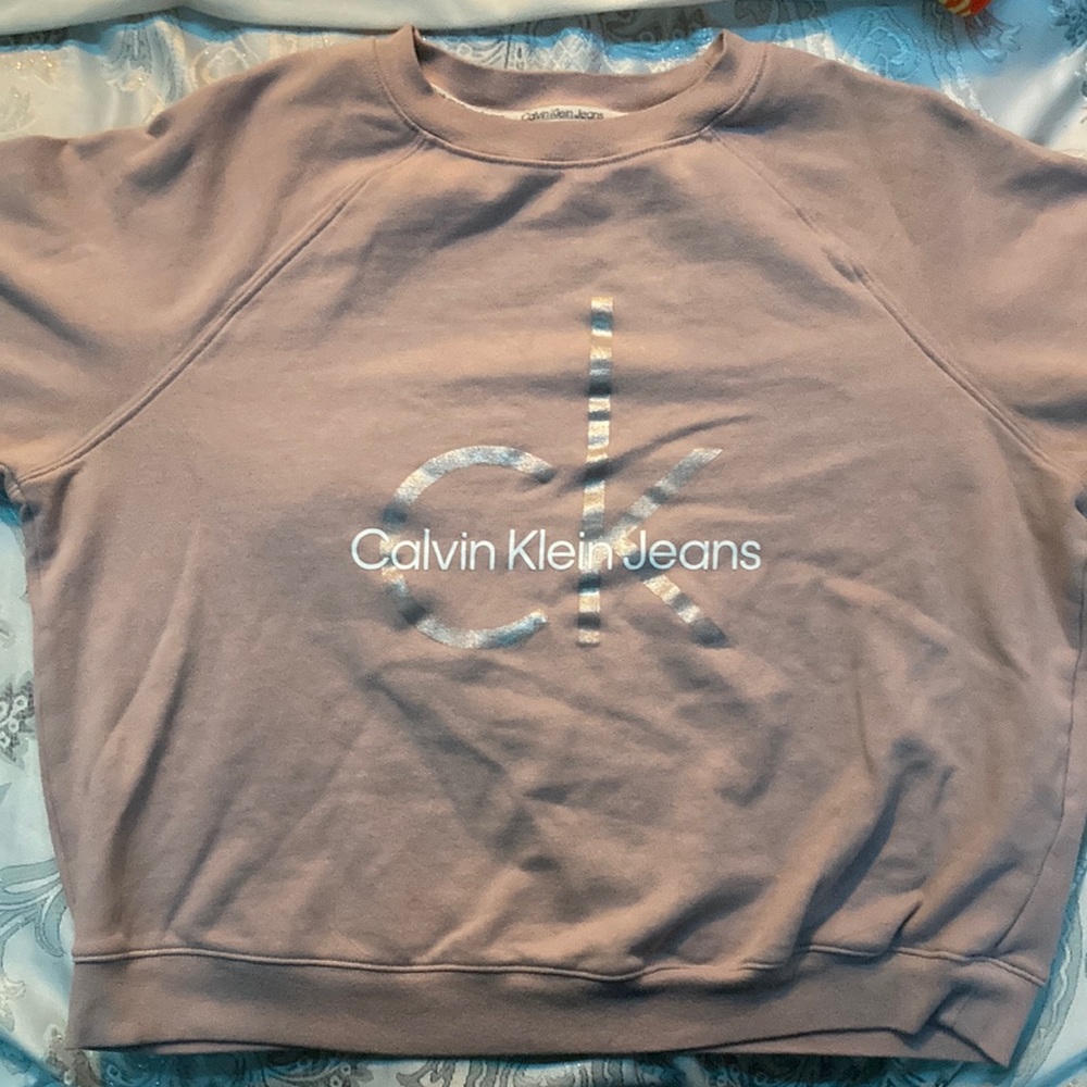 It’s a Calvin Klein jeans shirt, crop, pink, women XL,